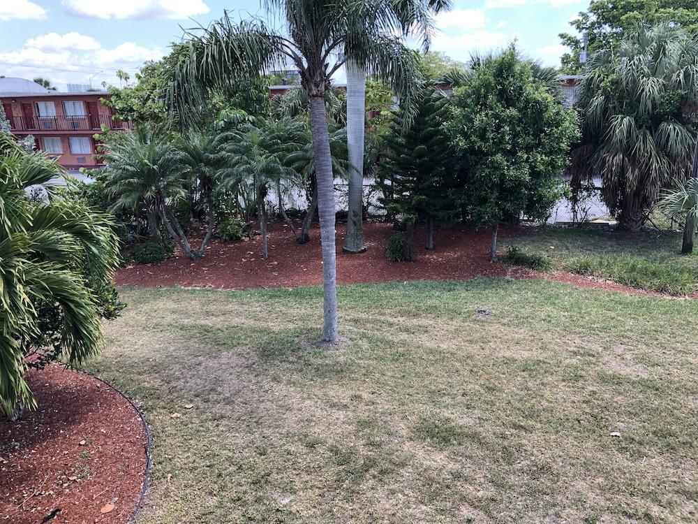 Travelodge By Wyndham Fort Myers North North Fort Myers Exterior foto