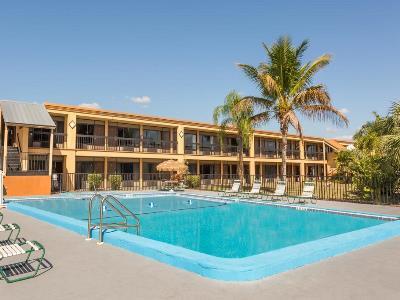 Travelodge By Wyndham Fort Myers North North Fort Myers Exterior foto